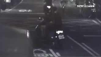 騎車路上遇情敵　後座友人倒楣遭誤砍