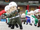 國軍招募娃娃跳舞。（記者邱榮吉/攝影）