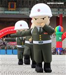 國軍招募娃娃跳舞。（記者邱榮吉/攝影）