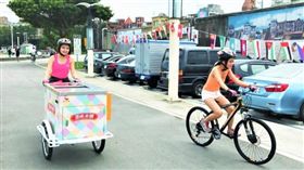 降溫一夏！幫正妹打氣　這根冰免費爽吃