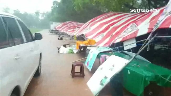 災難片！午後狂風強雨吹垮活動帳棚