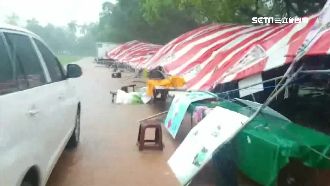 災難片！午後狂風強雨吹垮活動帳棚