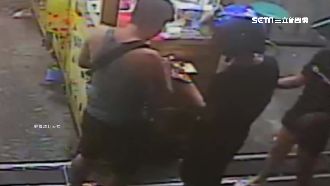 娃娃機怪客再現　耍怪招猛搖機台得手