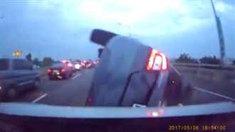 安定交流道連環車禍　驚悚畫面曝光