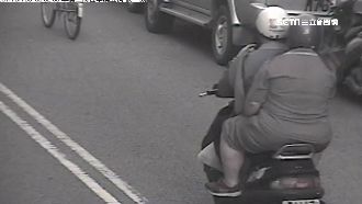 醉男倒路上　男女見狀不救命反偷錢