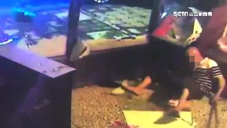 醉漢持鐮刀砸店　魯莽自摔撞破頭