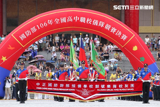 中正預校鼓號樂隊校友團，老驥伏櫪、重返榮耀。（記者邱榮吉/攝影）