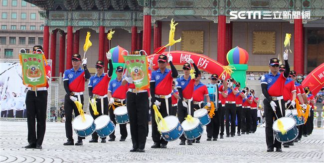 中正預校鼓號樂隊校友團，老驥伏櫪、重返榮耀。（記者邱榮吉/攝影）