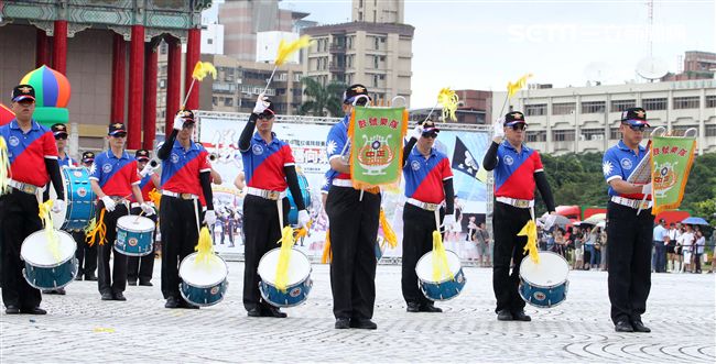 中正預校鼓號樂隊校友團，老驥伏櫪、重返榮耀。（記者邱榮吉/攝影）
