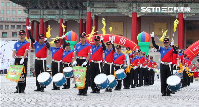 中正預校鼓號樂隊校友團，老驥伏櫪、重返榮耀。（記者邱榮吉/攝影）