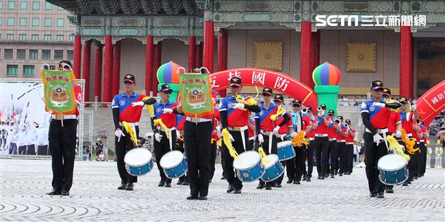 中正預校鼓號樂隊校友團，老驥伏櫪、重返榮耀。（記者邱榮吉/攝影）
