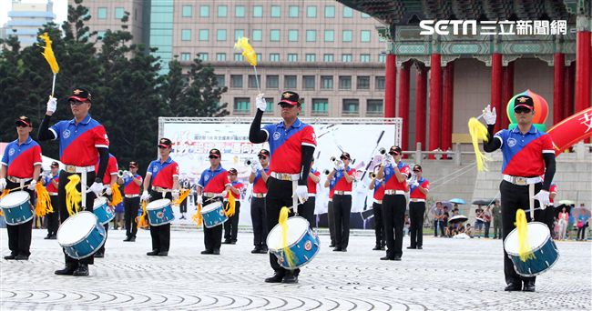 中正預校鼓號樂隊校友團，老驥伏櫪、重返榮耀。（記者邱榮吉/攝影）