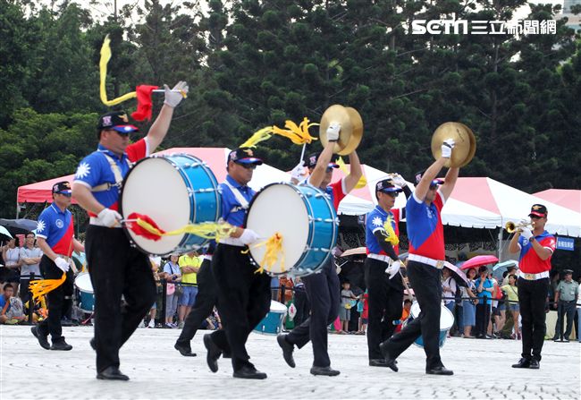 中正預校鼓號樂隊校友團，老驥伏櫪、重返榮耀。（記者邱榮吉/攝影）