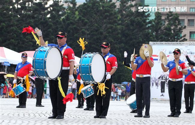中正預校鼓號樂隊校友團，老驥伏櫪、重返榮耀。（記者邱榮吉/攝影）