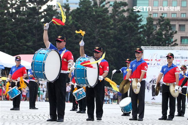 中正預校鼓號樂隊校友團，老驥伏櫪、重返榮耀。（記者邱榮吉/攝影）