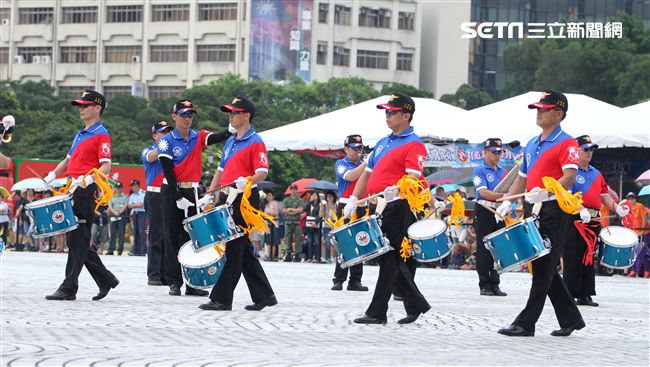 中正預校鼓號樂隊校友團，老驥伏櫪、重返榮耀。（記者邱榮吉/攝影）