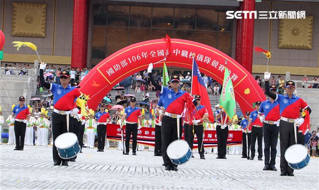 中正預校鼓號樂隊校友團，老驥伏櫪、重返榮耀。（記者邱榮吉/攝影）