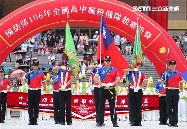 中正預校鼓號樂隊校友團，老驥伏櫪、重返榮耀。（記者邱榮吉/攝影）