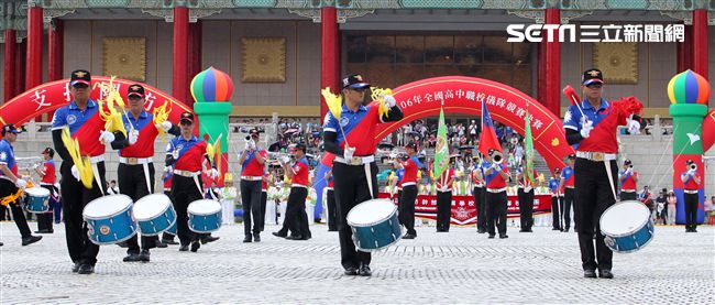 中正預校鼓號樂隊校友團，老驥伏櫪、重返榮耀。（記者邱榮吉/攝影）
