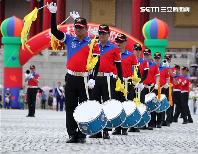中正預校鼓號樂隊校友團，老驥伏櫪、重返榮耀。（記者邱榮吉/攝影）