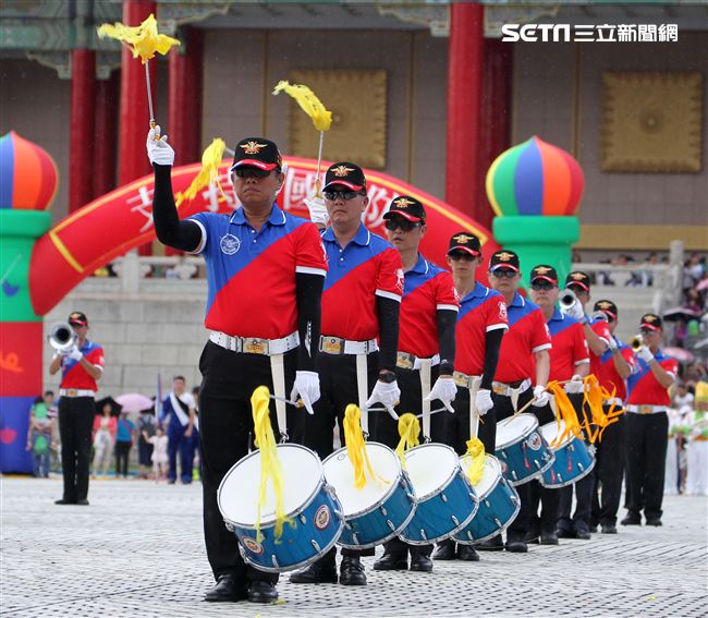 中正預校鼓號樂隊校友團，老驥伏櫪、重返榮耀。（記者邱榮吉/攝影）