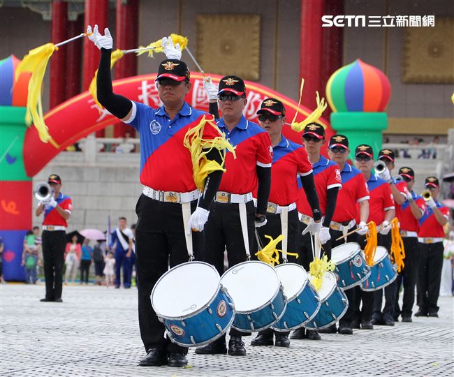 中正預校鼓號樂隊校友團，老驥伏櫪、重返榮耀。（記者邱榮吉/攝影）
