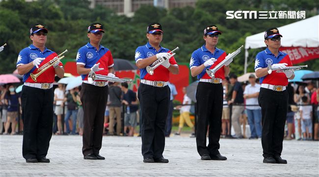 中正預校鼓號樂隊校友團，老驥伏櫪、重返榮耀。（記者邱榮吉/攝影）
