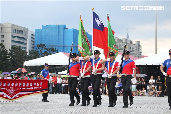 中正預校鼓號樂隊校友團，老驥伏櫪、重返榮耀。（記者邱榮吉/攝影）