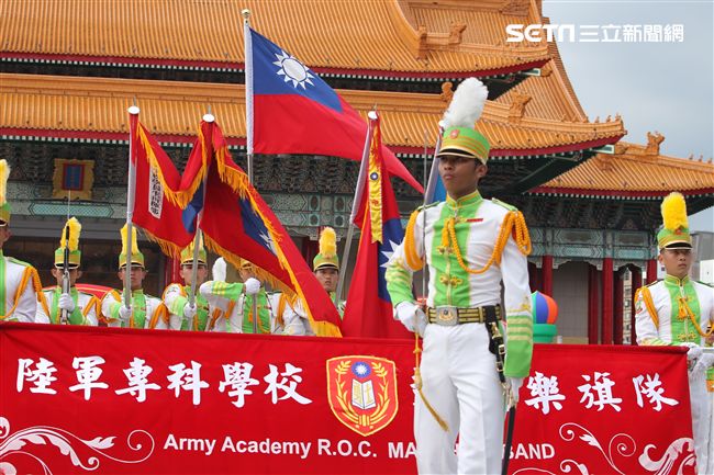 中正預校鼓號樂隊校友團，老驥伏櫪、重返榮耀。（記者邱榮吉/攝影）