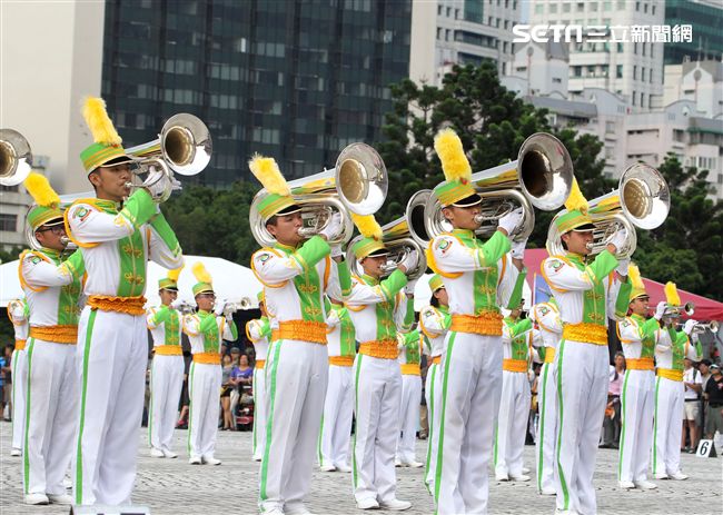中正預校鼓號樂隊校友團，老驥伏櫪、重返榮耀。（記者邱榮吉/攝影）
