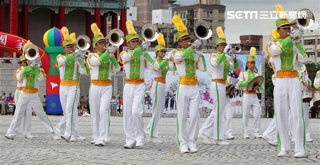 中正預校鼓號樂隊校友團，老驥伏櫪、重返榮耀。（記者邱榮吉/攝影）