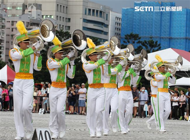 中正預校鼓號樂隊校友團，老驥伏櫪、重返榮耀。（記者邱榮吉/攝影）