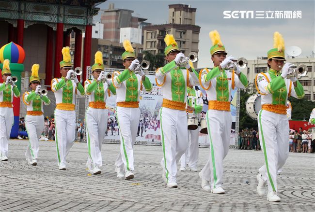 中正預校鼓號樂隊校友團，老驥伏櫪、重返榮耀。（記者邱榮吉/攝影）