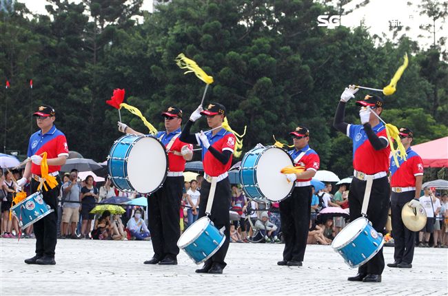 中正預校鼓號樂隊校友團，老驥伏櫪、重返榮耀。（記者邱榮吉/攝影）