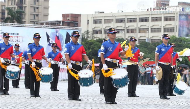 中正預校鼓號樂隊校友團，老驥伏櫪、重返榮耀。（記者邱榮吉/攝影）