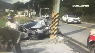 妻駕車疑恍神撞電線桿　釀4傷1命危