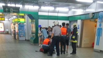 北捷現激動客狂揮酒瓶　3人受傷