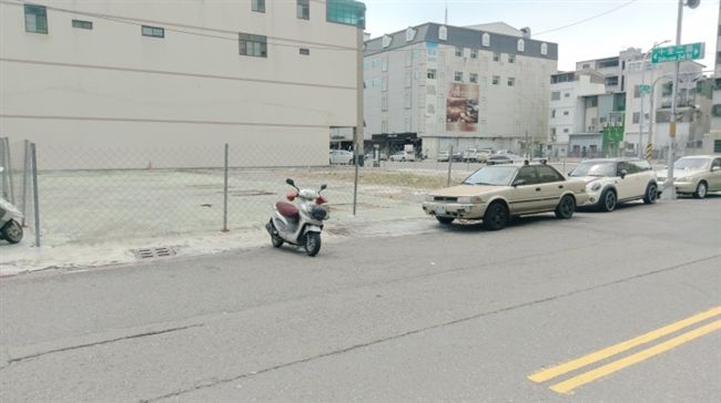 機車佔位還有更猛的　「固樁法」大絕