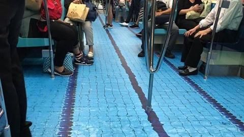 把「泳池」搬進捷運　全車都是水！