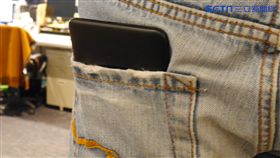 小米 Max 2　葉立斌攝　手機放口袋