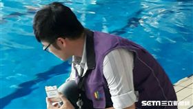 臺北市政府衛生局示範游泳池水質抽測（圖／台北市衛生局提供）