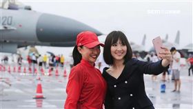 陸媒吹捧台女登遼寧艦 遭爆是宣明智前媳婦