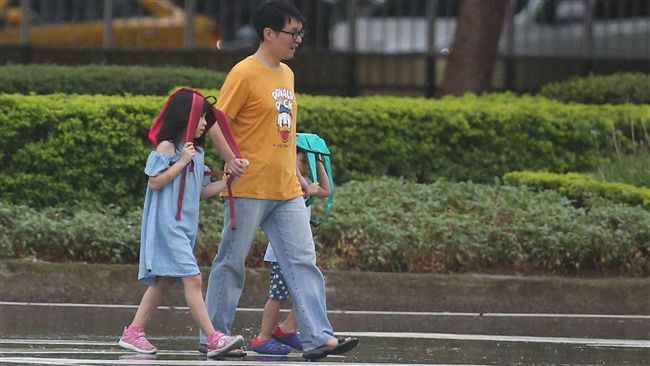 午後慎防大雨　大台北恐秒降溫10℃