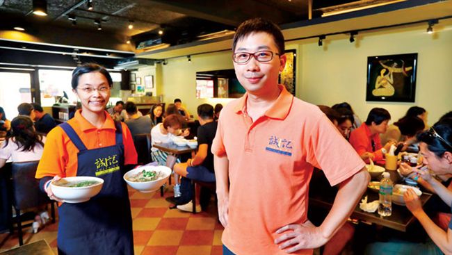 留英二代　把巷口小麵攤變億元店