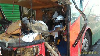 可怕！國道2號6車追撞大有駕駛死