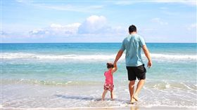 家庭,父女,小孩,爸爸,父親 圖／Pixabay