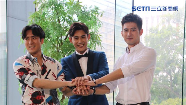 陳奕上演濕身秀　脫口「打泡」超懊惱