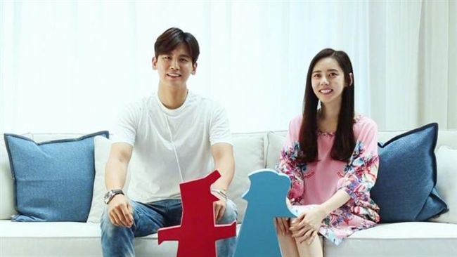 恭喜！秋瓷炫升格人妻　甜曬結婚證