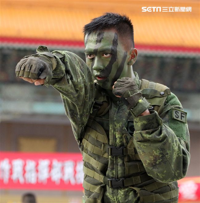 陸軍特戰健兒個個身懷絕技面對敵人殺無赦。（記者邱榮吉/攝影）