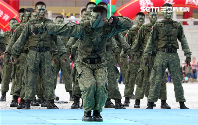 陸軍特戰健兒個個身懷絕技面對敵人殺無赦。（記者邱榮吉/攝影）